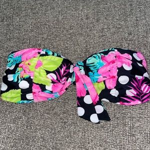 Padded flower swimsuit top